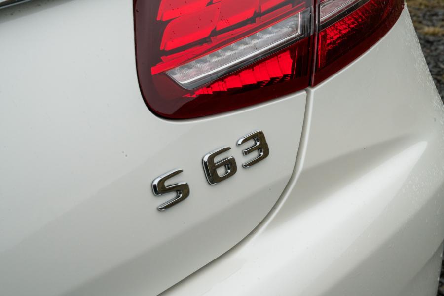 Логотип Mercedes-AMG S63 4Matic+ Coupe (C217) 2018 года  (UK) (фото 17 из 38)